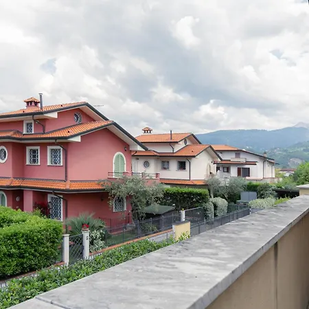 Villa Vicino Al Mare Con Giardino E Parcheggio Cinquale Exterior photo