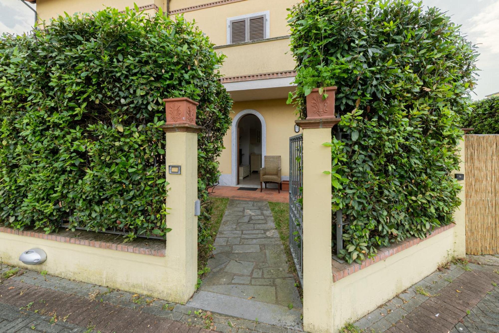 Vicino Al Mare Con Giardino E Parcheggio